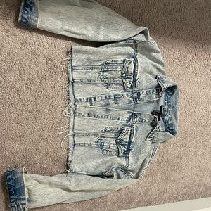 Forever 21, Size small, Jean cropped jacket, good condition.